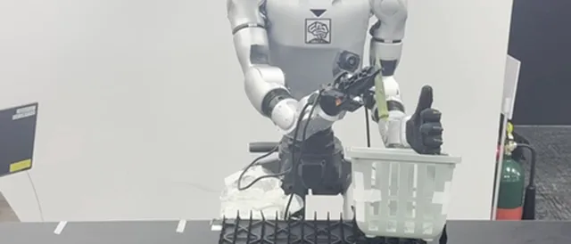 オクラを把持するヒューマノイドロボット